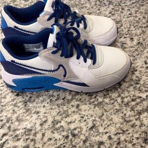 Nike Kids Sneakers in White and Blue